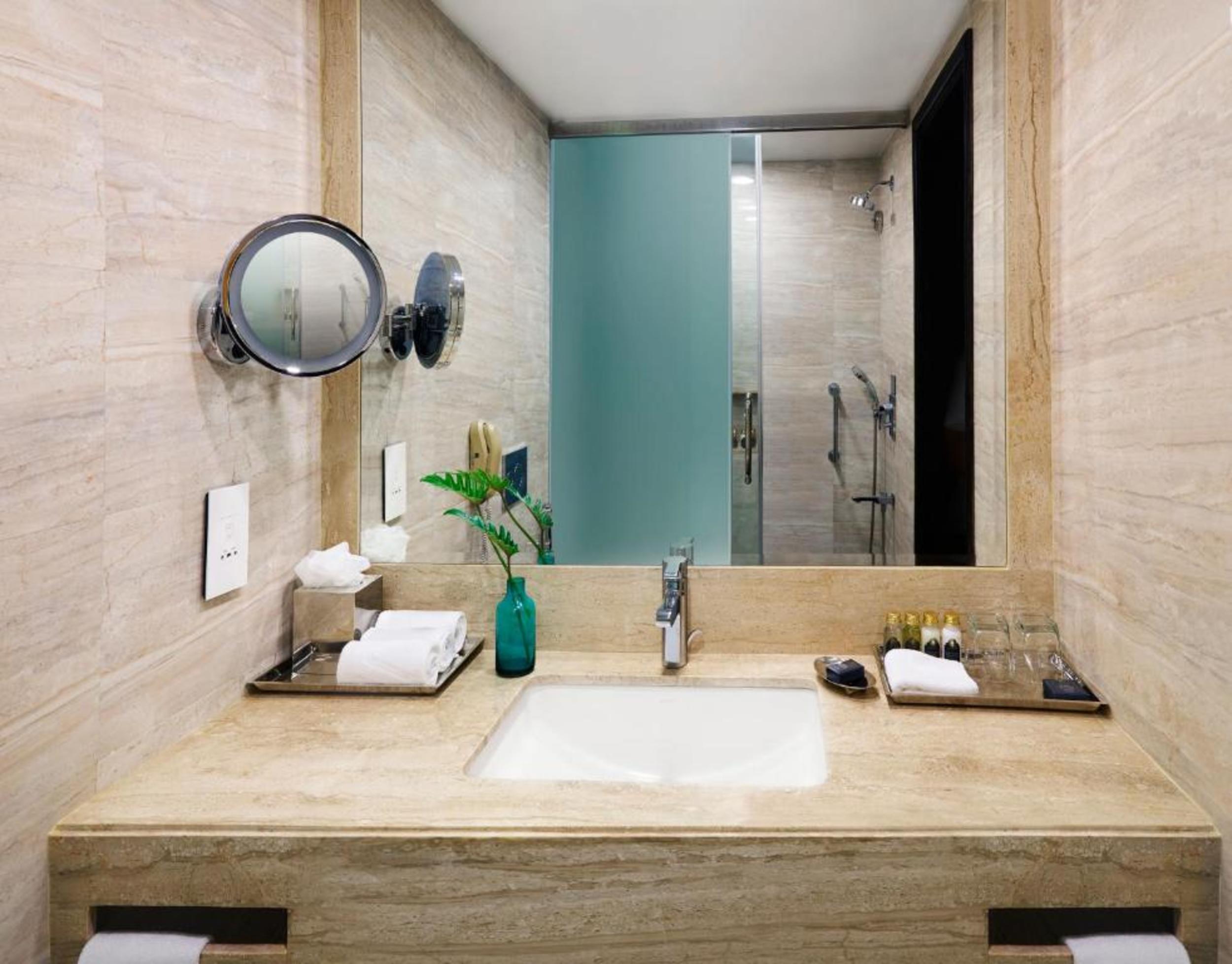Taj Fort Aguada Resort & Spa, Goa Sinquerim Bagian luar foto Bathroom
