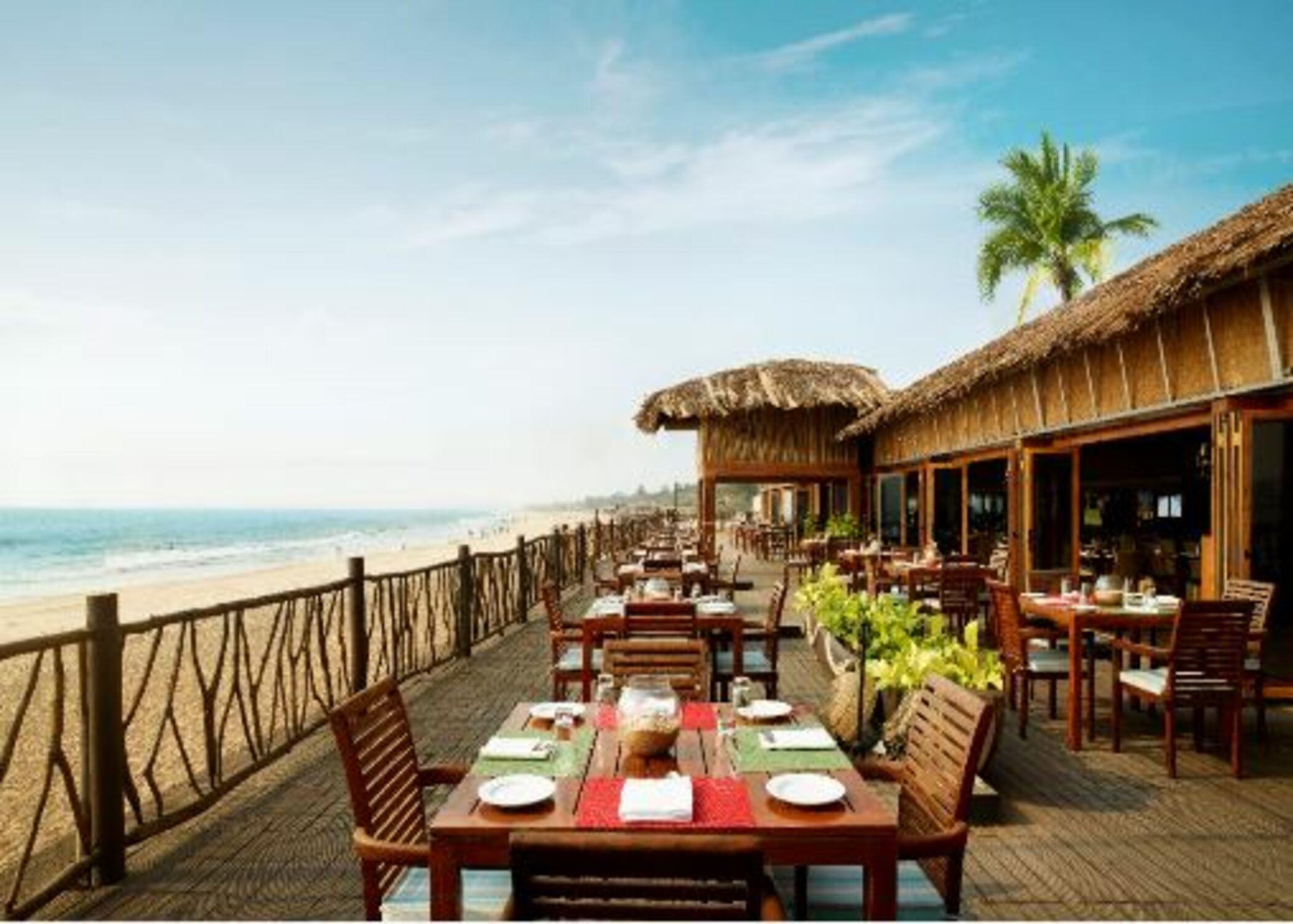 Taj Fort Aguada Resort & Spa, Goa Sinquerim Bagian luar foto The restaurant at the beach
