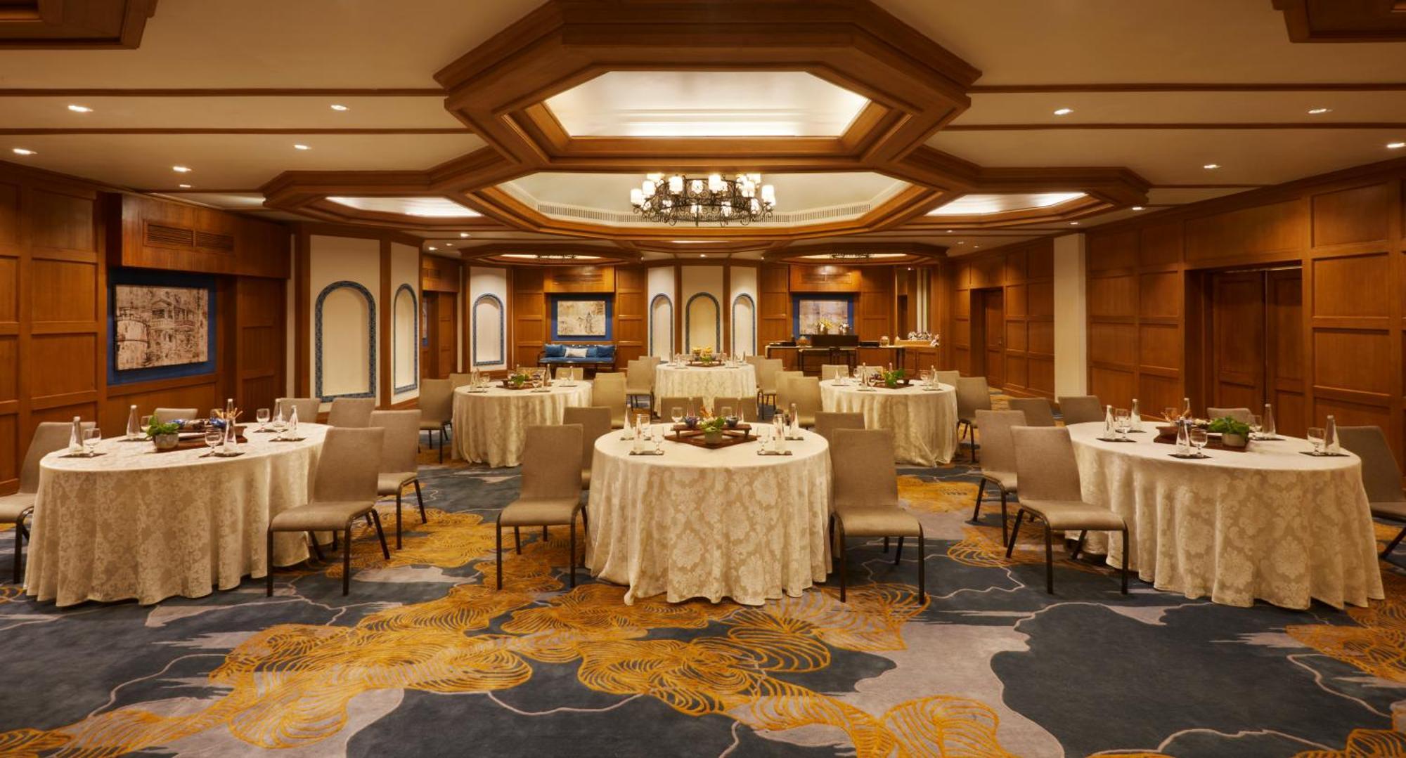 Taj Fort Aguada Resort & Spa, Goa Sinquerim Bagian luar foto The ballroom at the Taj Bengal