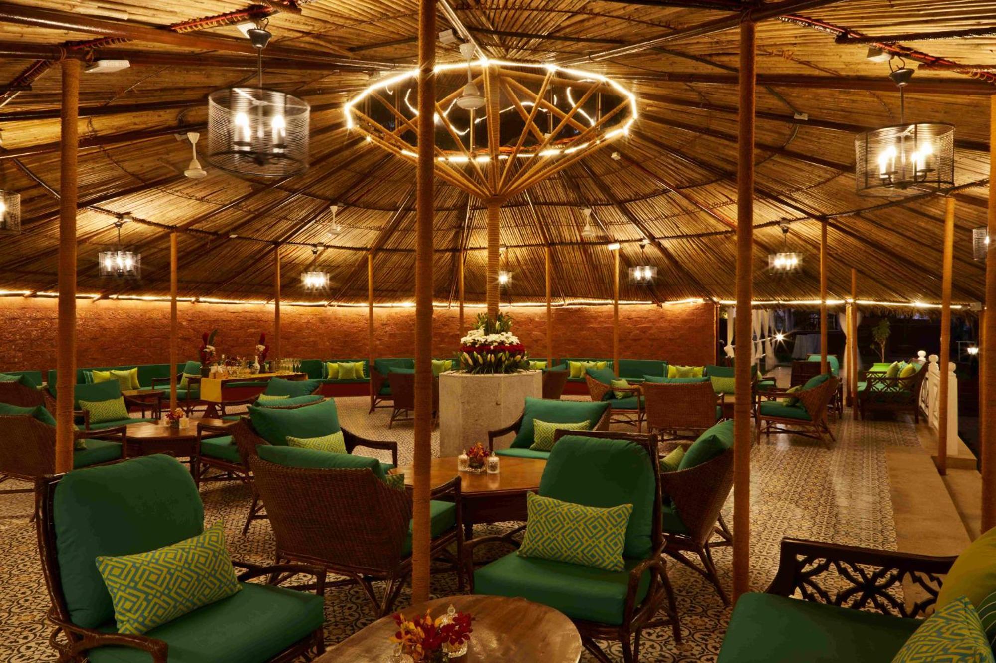 Taj Fort Aguada Resort & Spa, Goa Sinquerim Bagian luar foto The interior of the restaurant