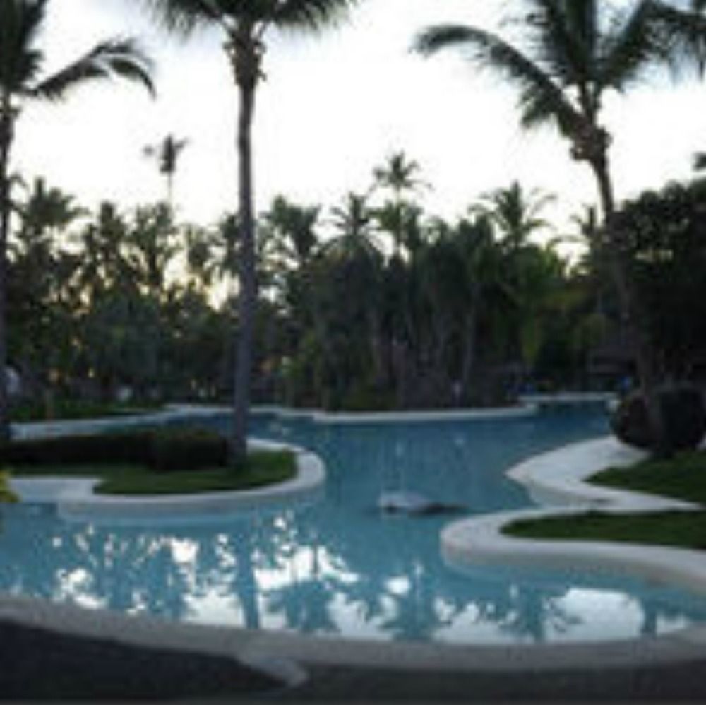 Taj Fort Aguada Resort & Spa, Goa Sinquerim Bagian luar foto The pool at the Hard Rock Hotel