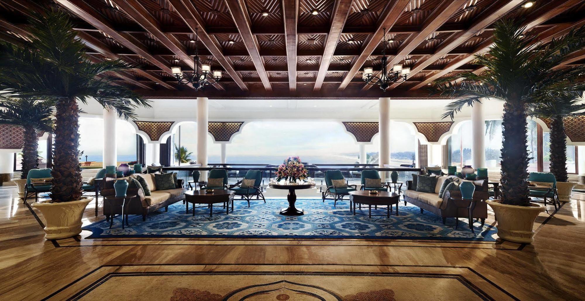 Taj Fort Aguada Resort & Spa, Goa Sinquerim Bagian luar foto The lobby of the hotel