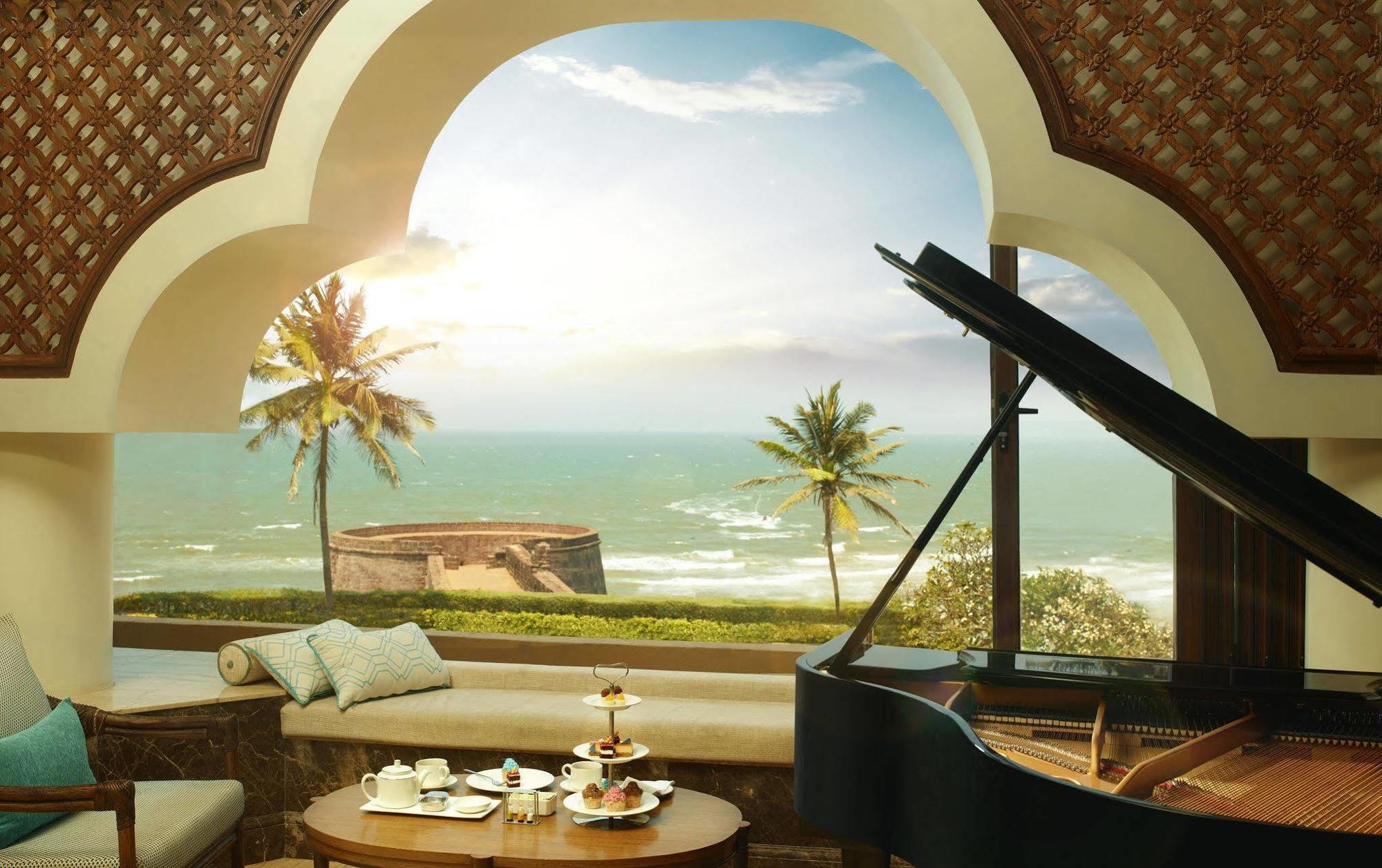 Taj Fort Aguada Resort & Spa, Goa Sinquerim Bagian luar foto The piano lounge at the hotel